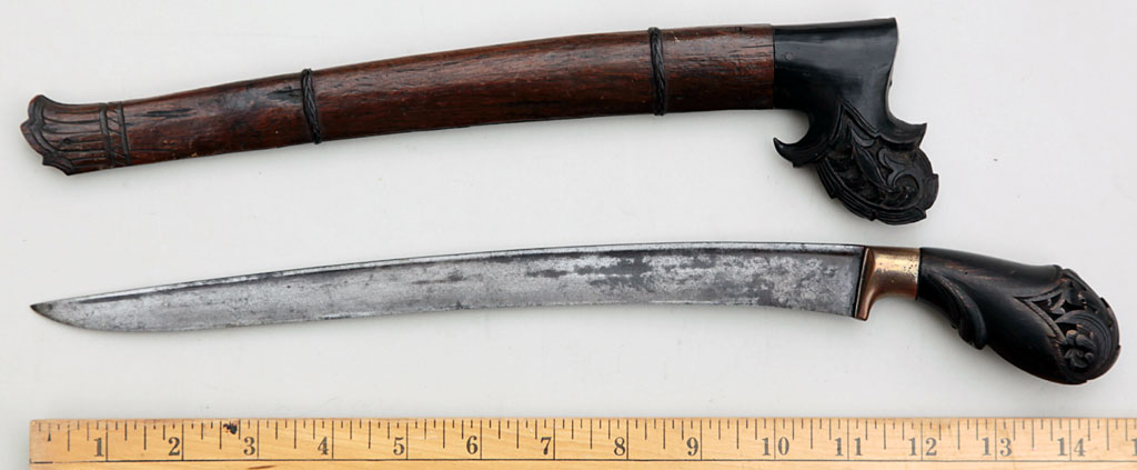 Sumatran Sewar with Floral Carved Horn Hilt cangge