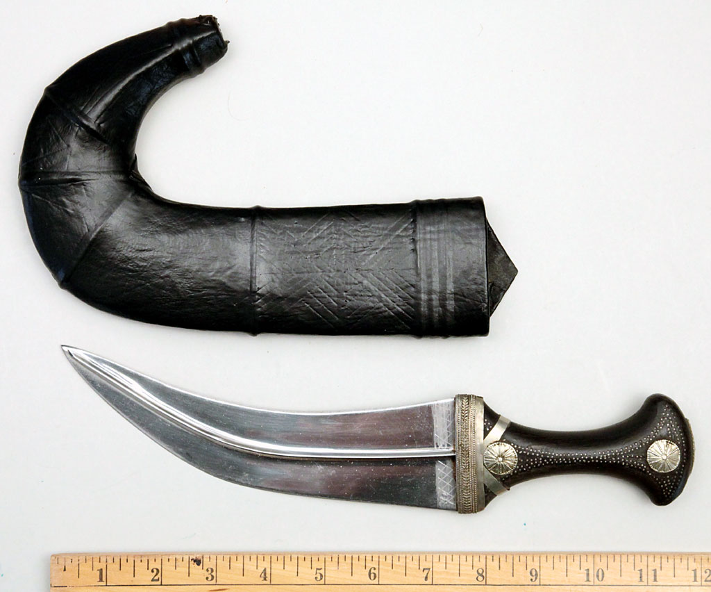 Yemeni Jambiya with White Metal Decorated Dark Horn Hilt